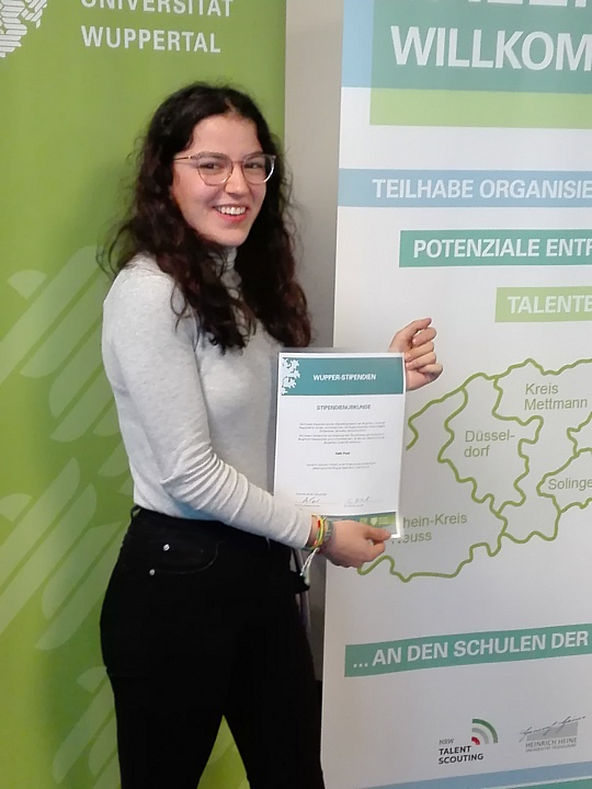 And the scholarship goes to… Helin P., Q1