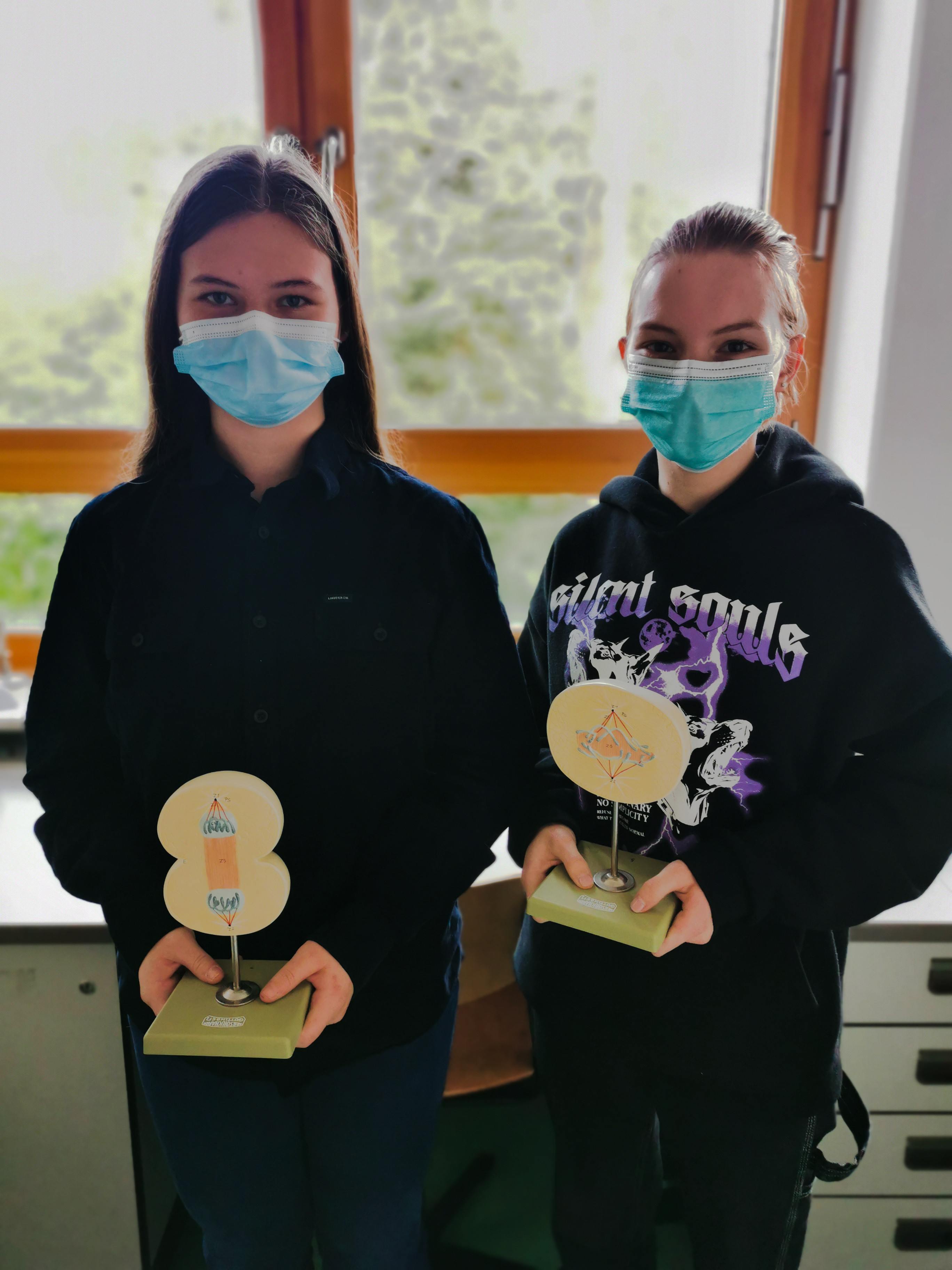 Zwei Schülerinnen des Leistungskurses Biologie am UniStem Day dabei!