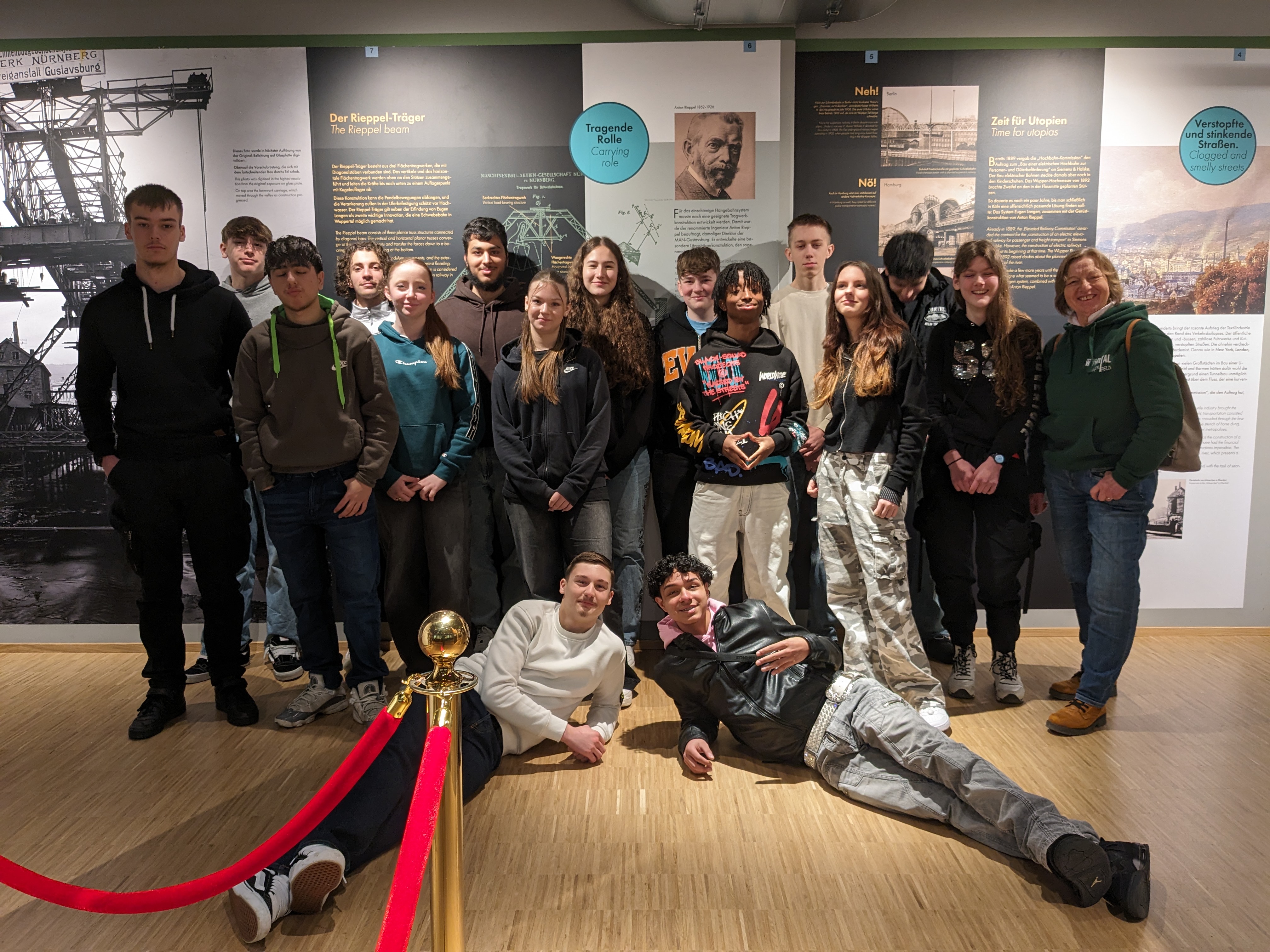 Unterrichtsgang mit dem WPI-NW-Kurs Jg. 10 zum „Schwebodrom“ 