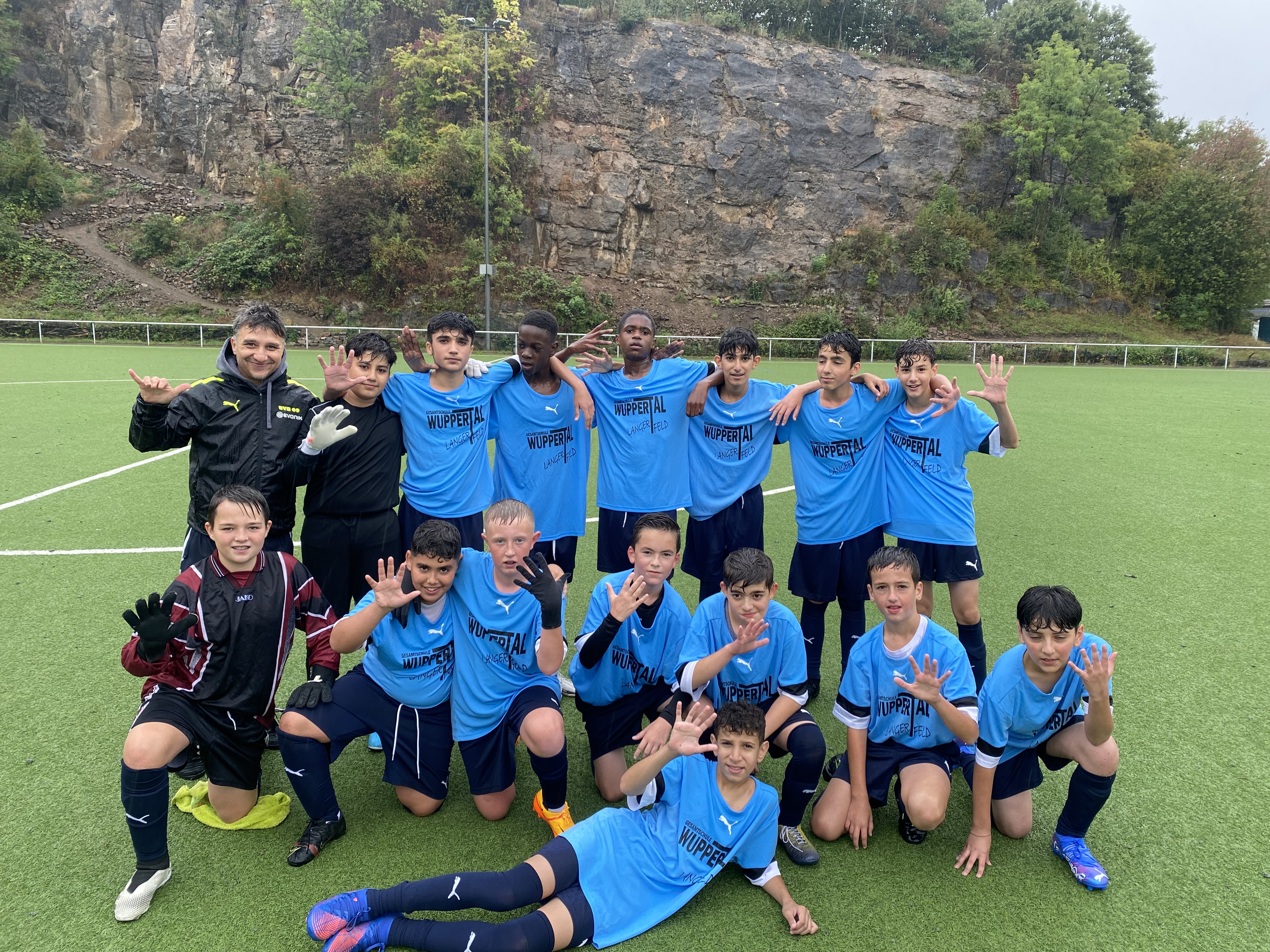 Jungen der GE-Langerfeld gewinnen die Vorrunde der Stadtmeisterschaften im Fußball 2022/2023