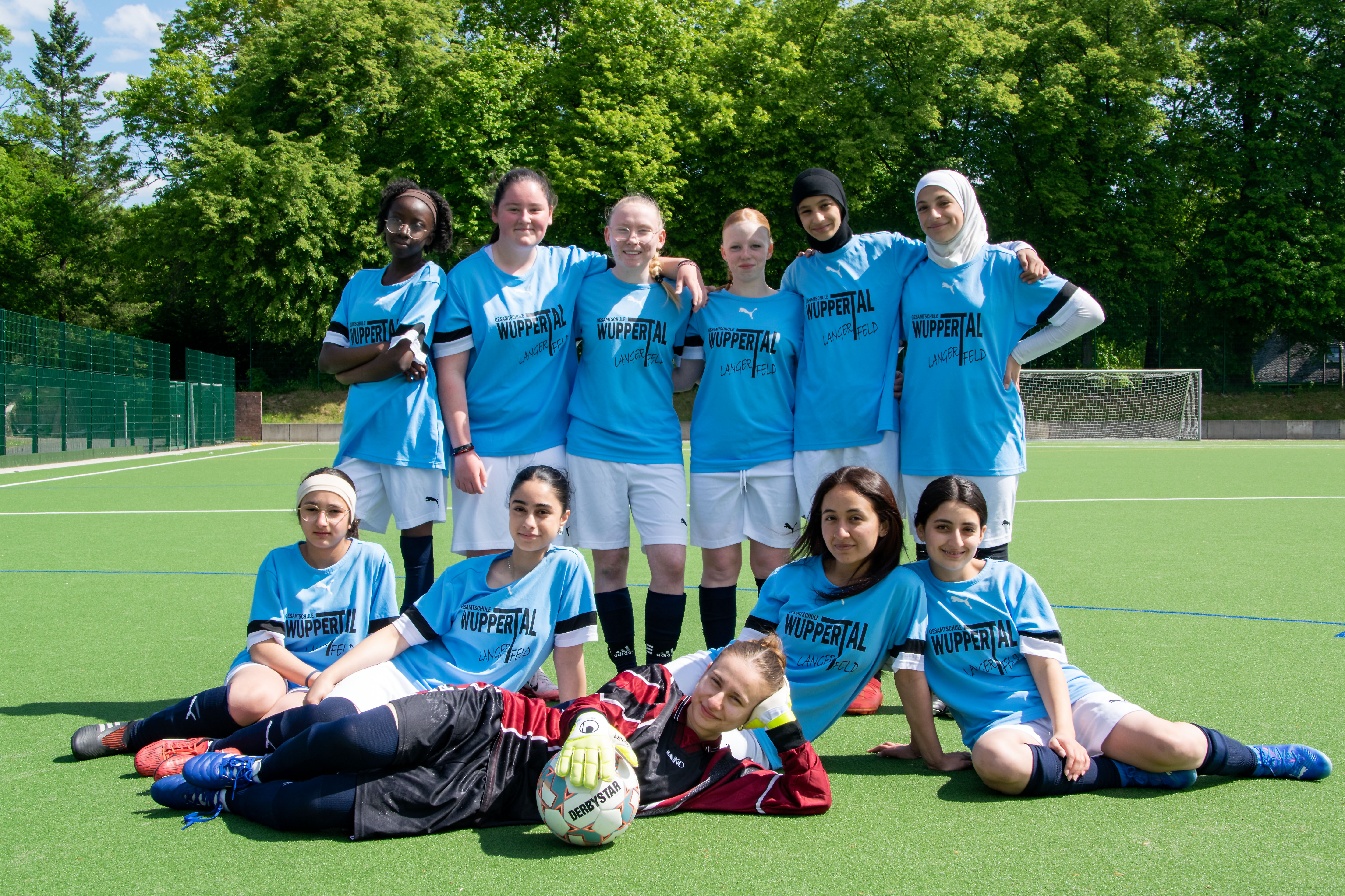 Unsere Mädchenfußball-Mannschaft bei den Bezirksmeisterschaften in Remscheid: 08.05.25 Ein Tag voller Teamgeist und Fairness