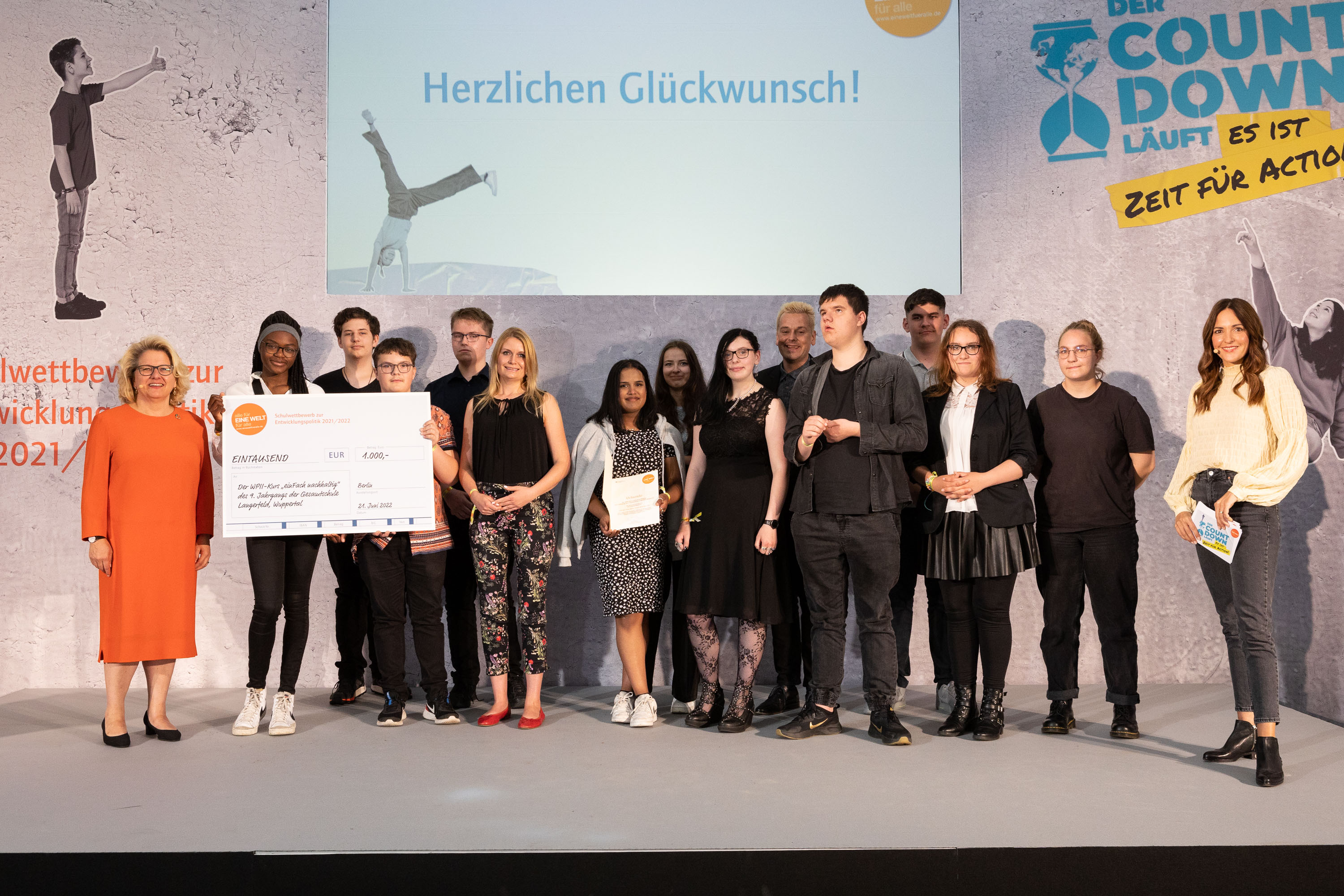 „ALLE FÜR EINE WELT FÜR ALLE“! – Kurs der Gesamtschule Langerfeld in Berlin ausgezeichnet